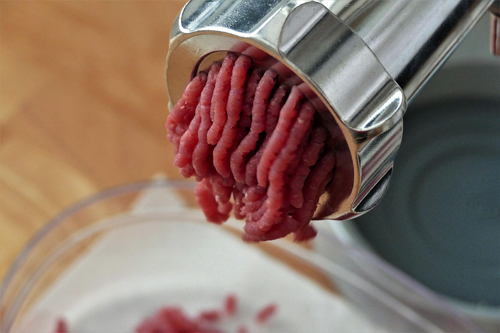 Panasonic Lumix DMC-FZ1000 sample photo. Mincer, minced meat, food photography