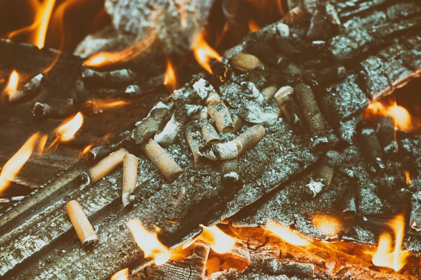 Nikon D7200 sample photo. Fire, cigarette end, tilt photography