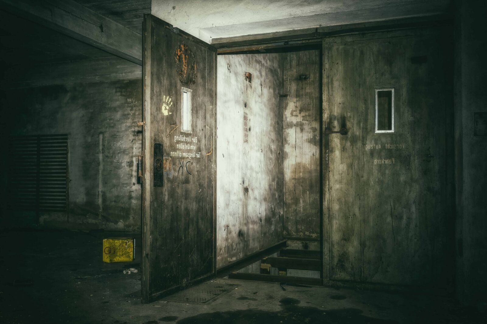 Nikon D3300 sample photo. Room, elevator, old, city photography