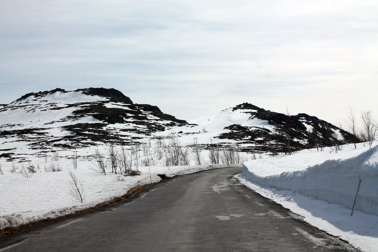 Canon EOS 1100D (EOS Rebel T3 / EOS Kiss X50) sample photo. Road, snow, mountains photography