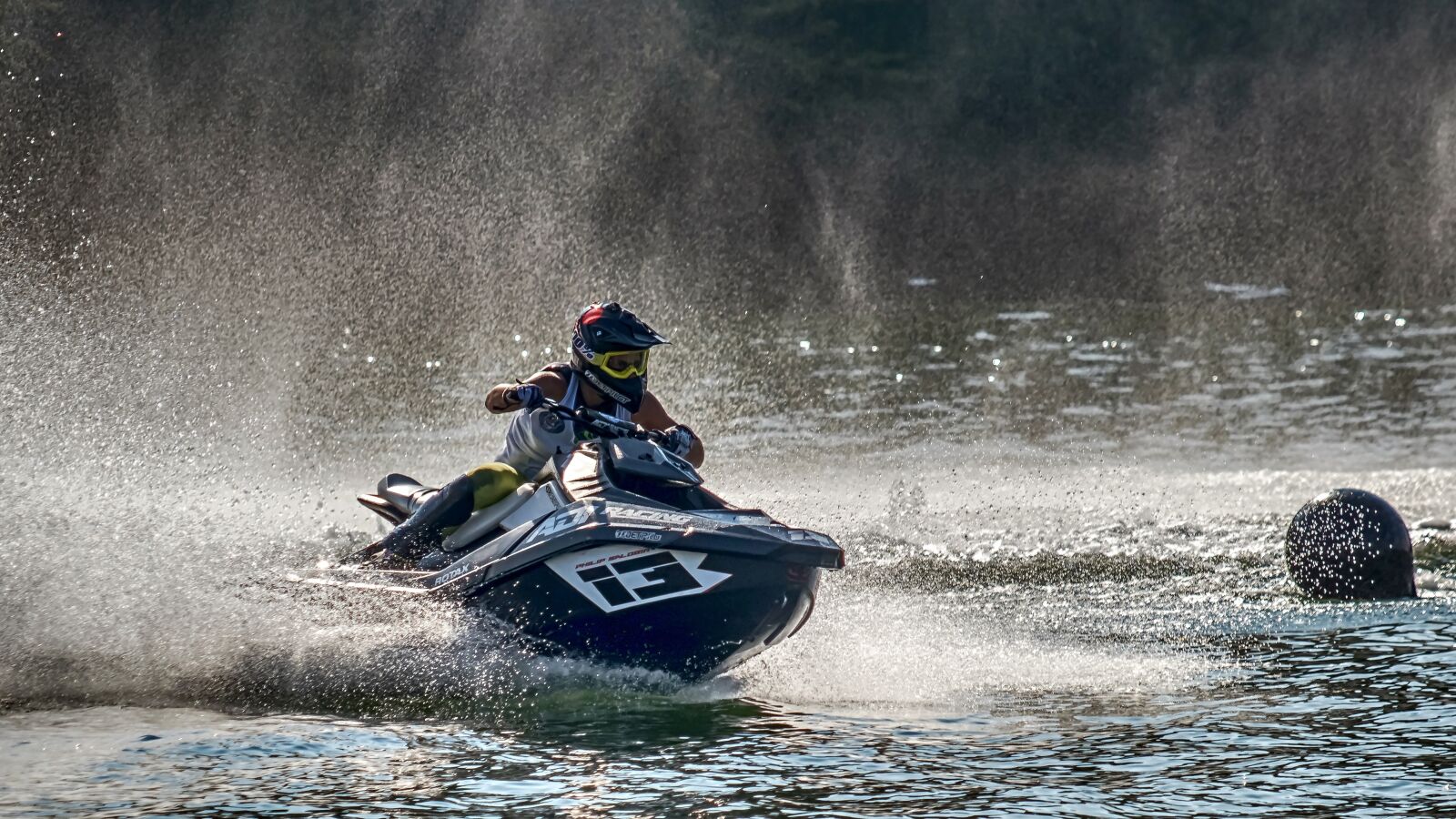 Canon EF 70-300 F4-5.6 IS II USM sample photo. Jet ski, jetski race photography