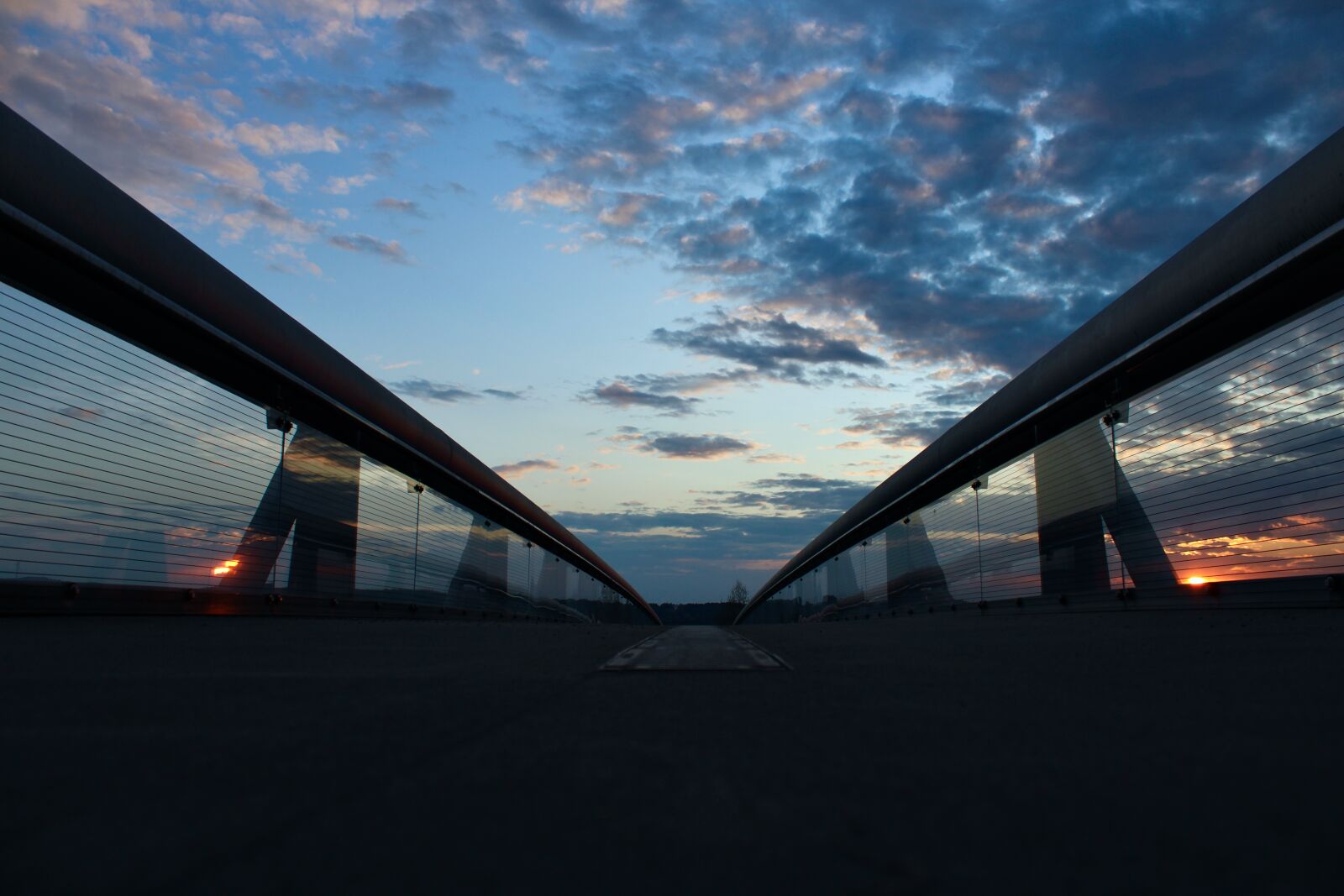 Canon EOS 2000D (EOS Rebel T7 / EOS Kiss X90 / EOS 1500D) sample photo. Bridge, sunset, evening sky photography