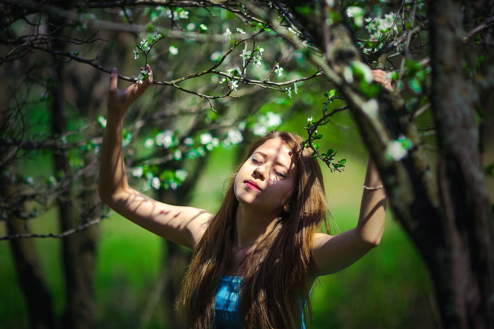 Canon EOS 5D Mark III + Canon EF 135mm F2L USM sample photo. Girl, tree, nature photography