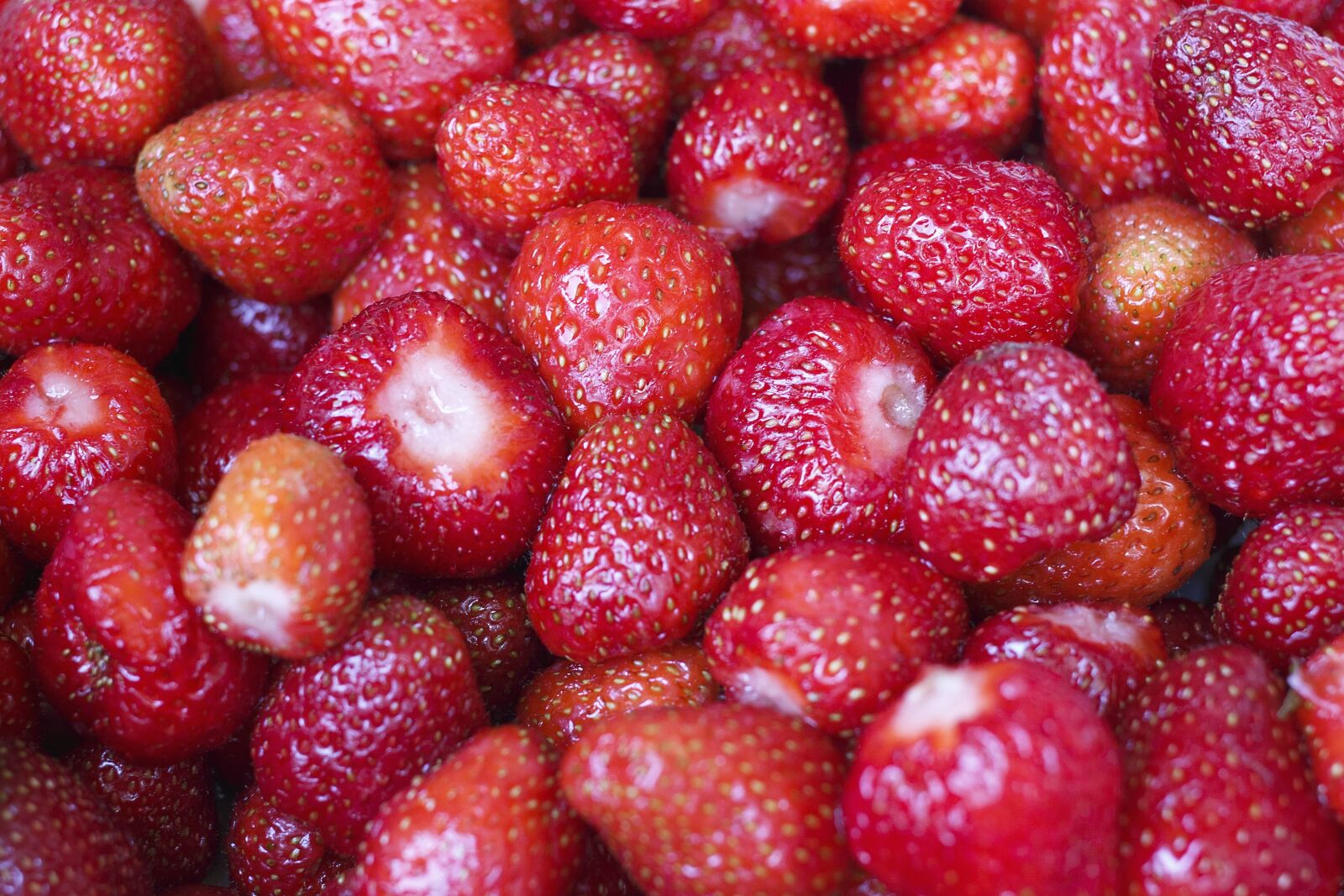 Canon EOS 100D (EOS Rebel SL1 / EOS Kiss X7) sample photo. Fruit, strawberry, food, plant photography