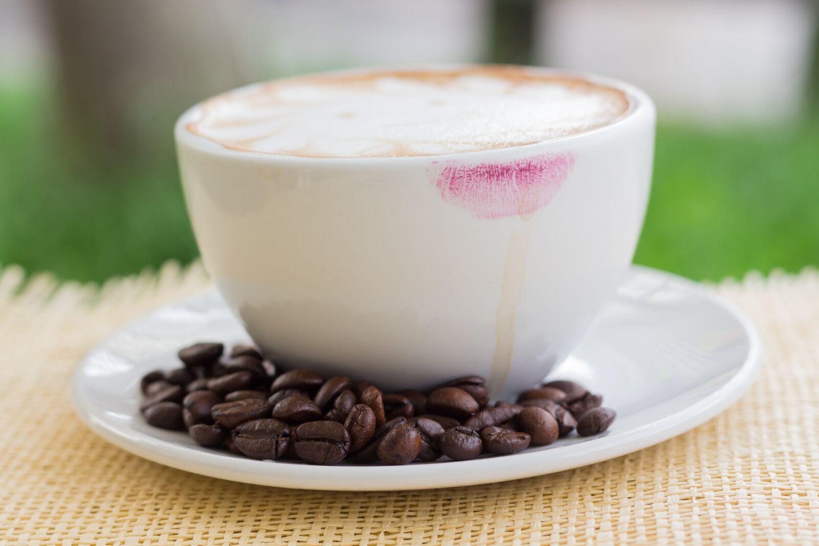 Canon EOS 700D (EOS Rebel T5i / EOS Kiss X7i) + Canon EF 50mm F1.8 STM sample photo. Cappuccino, beverage, in the photography