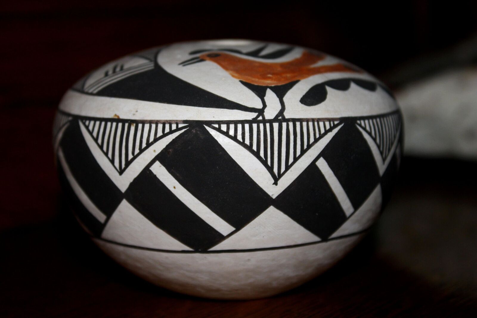 f/3.5-5.6 IS sample photo. Native american pottery, art photography