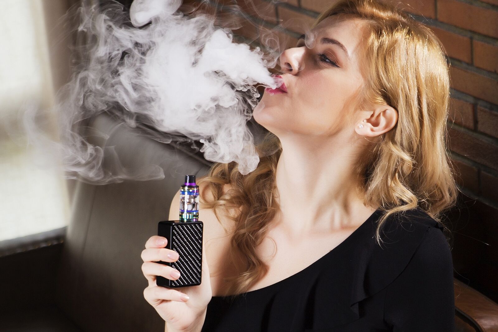 Canon EOS 6D + Canon EF 24-70mm F2.8L USM sample photo. Beauty, electronic cigarette, smoke photography