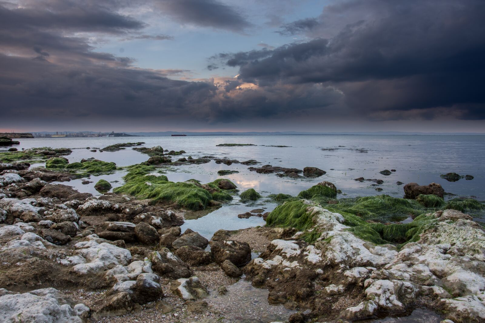Nikon D7200 sample photo. Sea, stones, beach photography