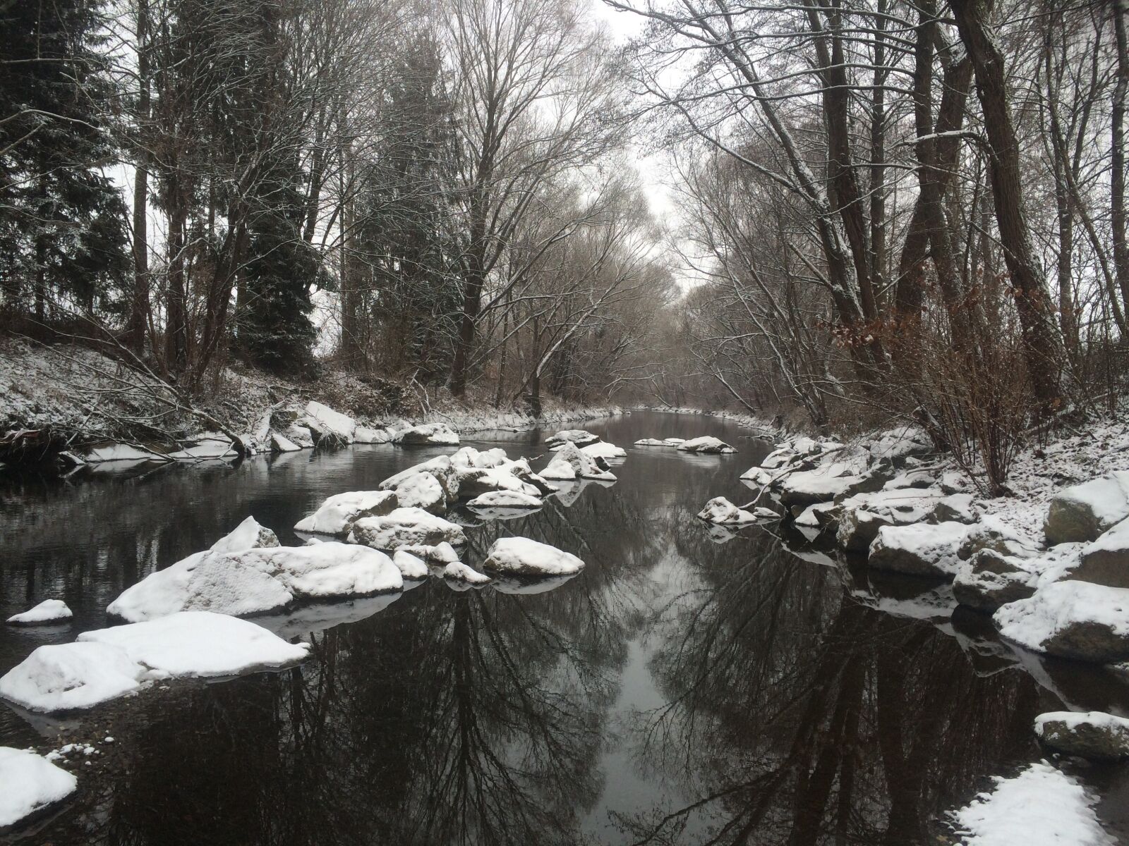 iPhone 5s back camera 4.15mm f/2.2 sample photo. River in winter, wintry photography