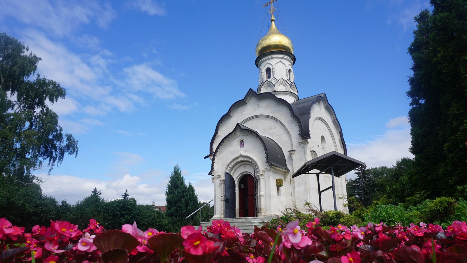 Sony a6000 sample photo. Mosque, flower, church photography