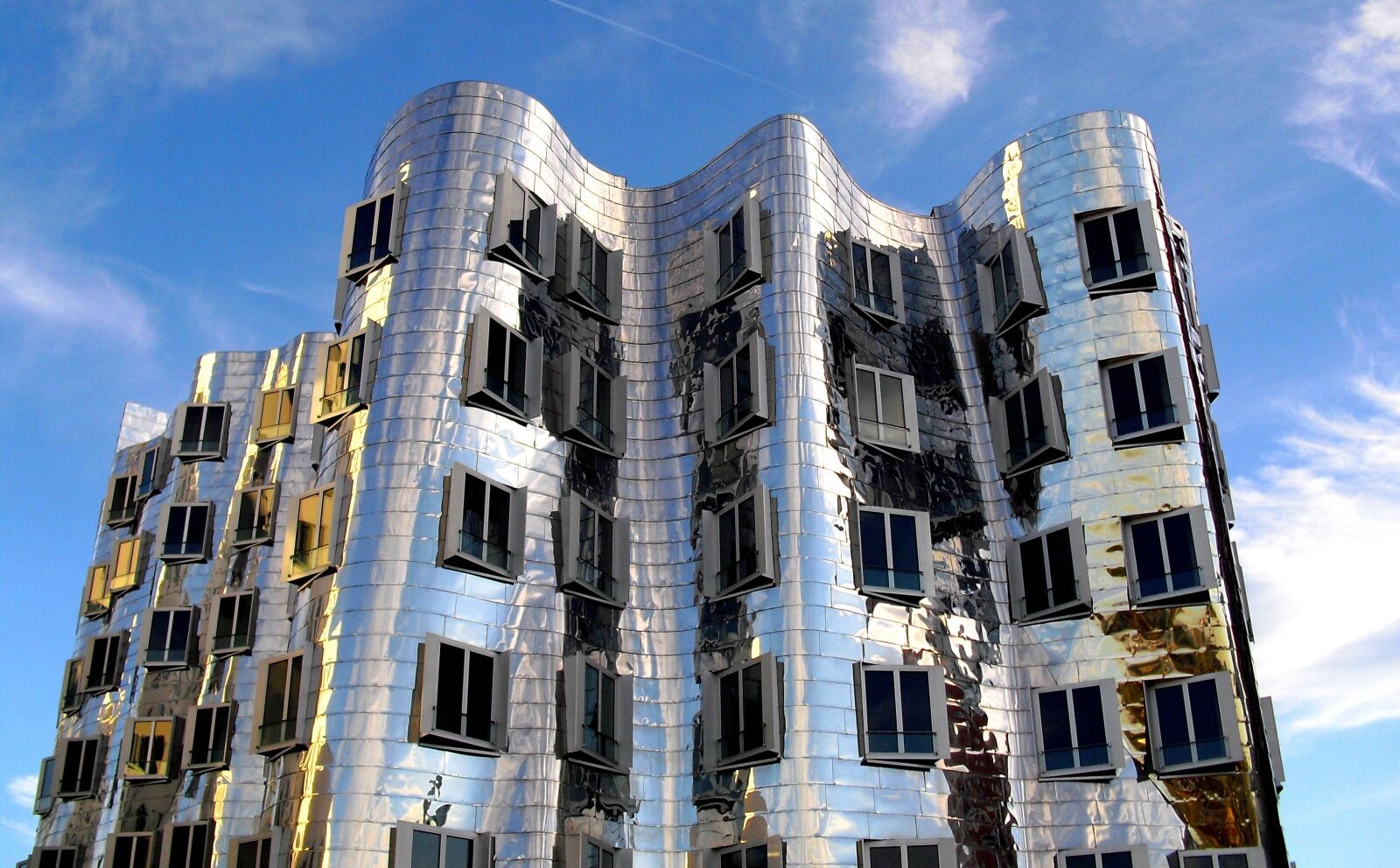 Casio Exilim EX-Z33 sample photo. Düsseldorf, gehrybauten, gehry photography