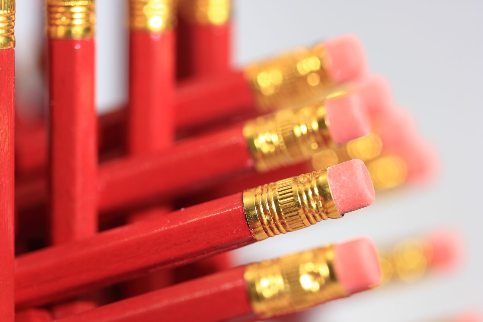 Canon EOS 550D (EOS Rebel T2i / EOS Kiss X4) sample photo. Pencil, superglue, pointless photography