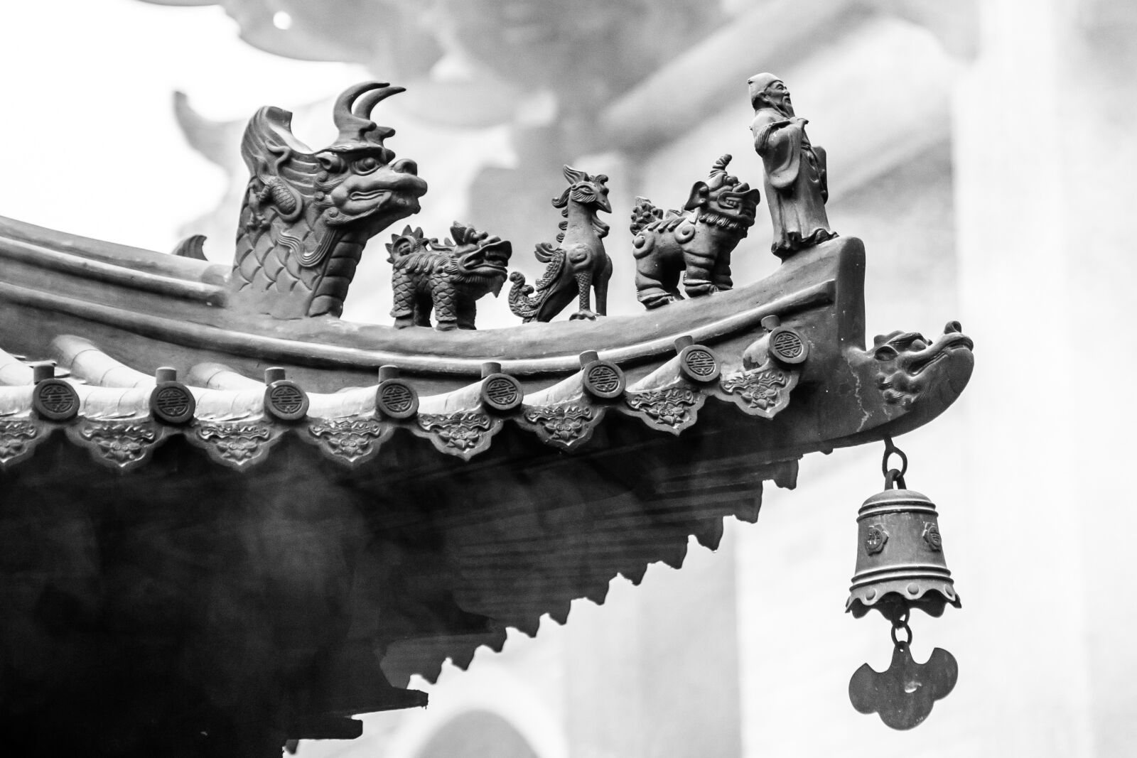 Canon EOS 6D + Canon EF 24-105mm F4L IS USM sample photo. China, roof, figures photography