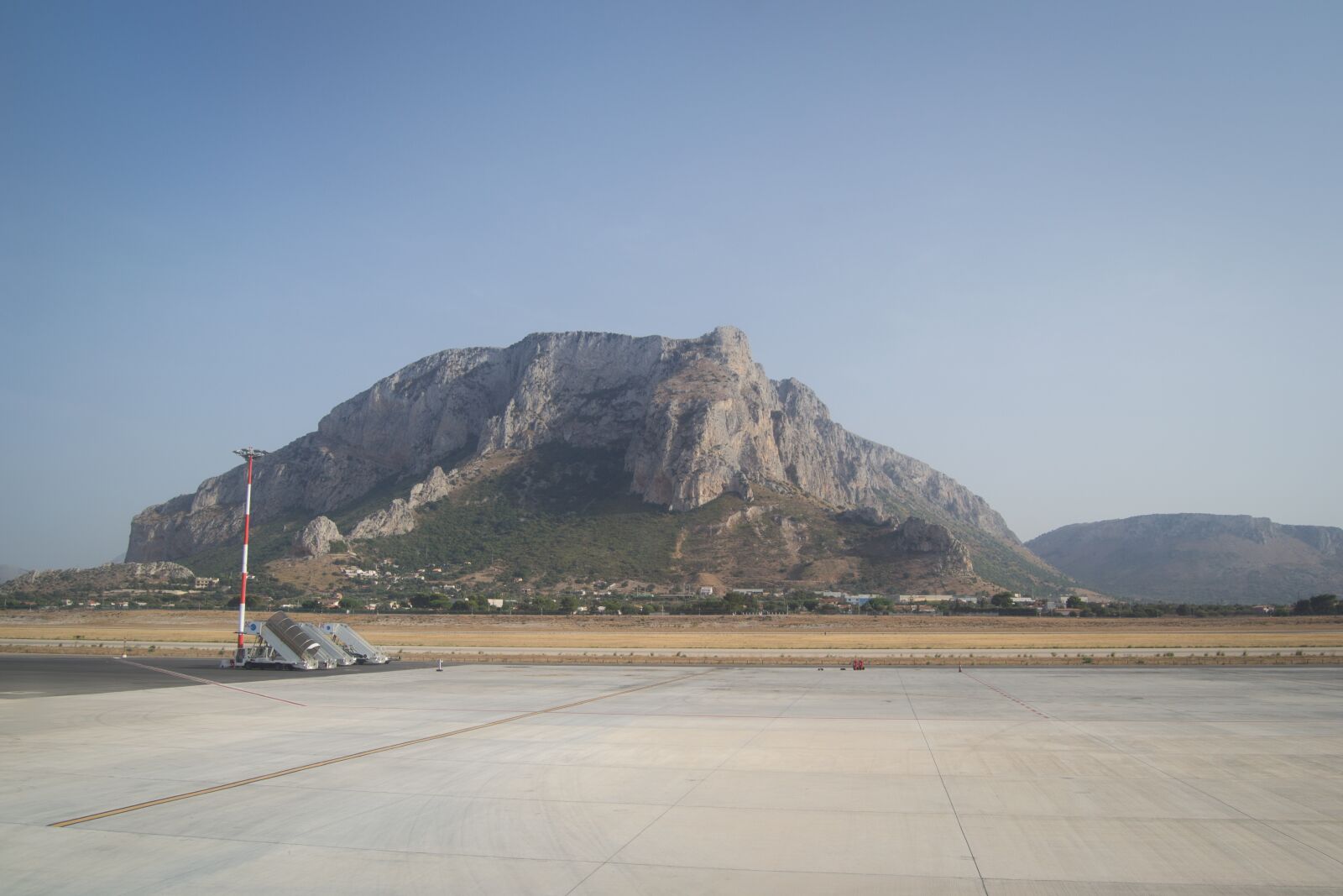 Nikon D3100 sample photo. Italy, sicile, airport photography