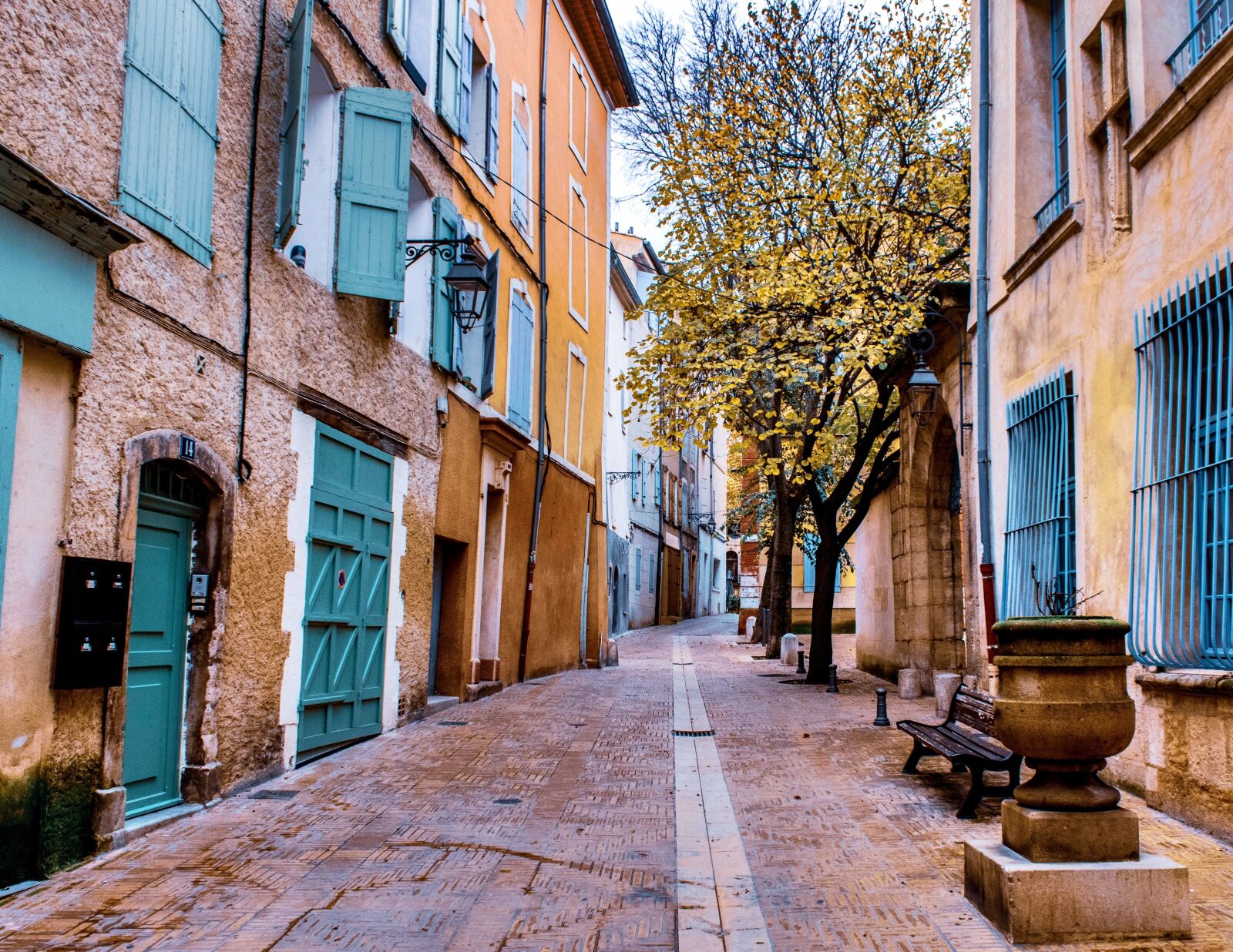 Nikon D5600 sample photo. Street, provencal life, french photography