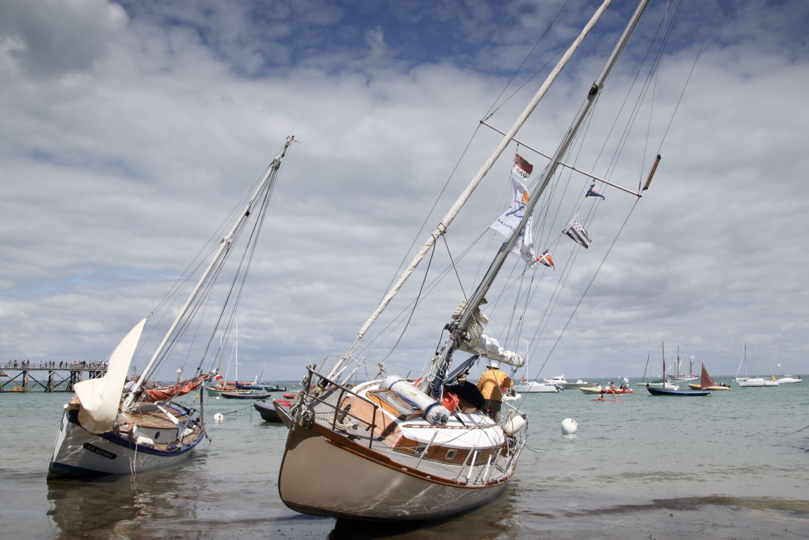 Canon EOS 500D (EOS Rebel T1i / EOS Kiss X3) + Canon TS-E 90mm F2.8 Tilt-Shift sample photo. Noirmoutier, boat, failed boat photography