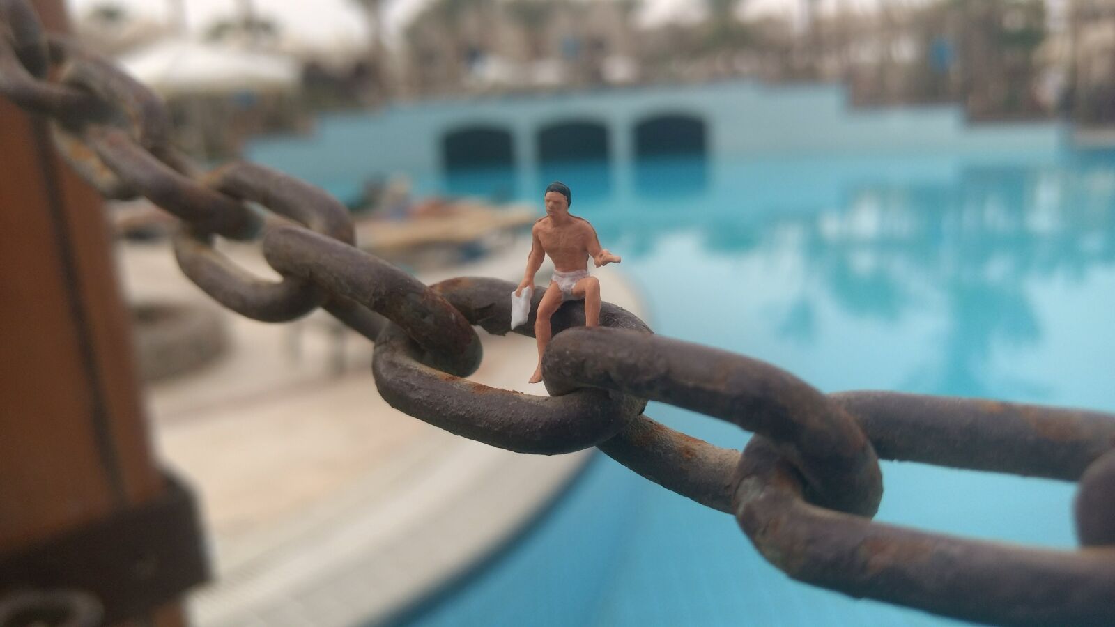 Motorola Moto G (4) sample photo. Chain, close up, miniature photography