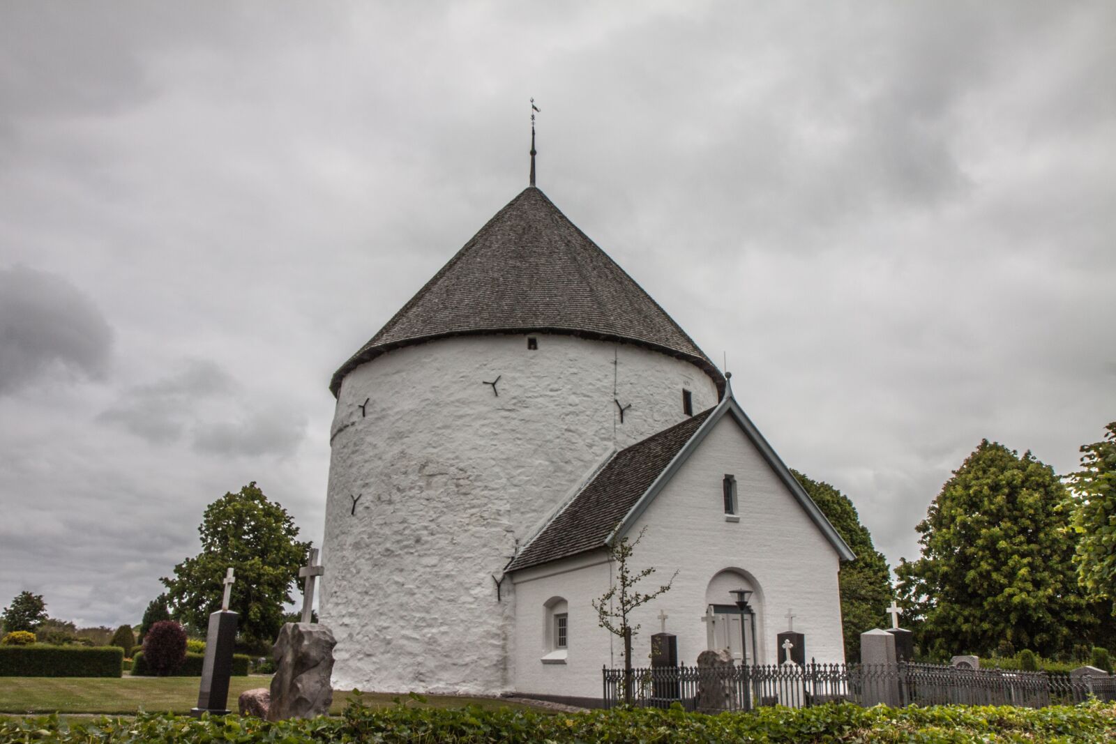 Canon EOS 50D sample photo. Church, round, white photography