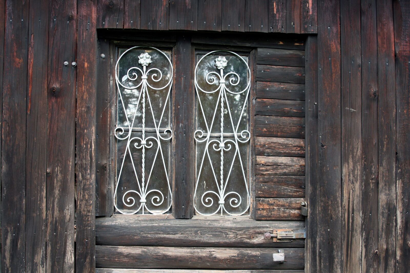 Canon EOS 350D (EOS Digital Rebel XT / EOS Kiss Digital N) sample photo. Door, old, old wood photography