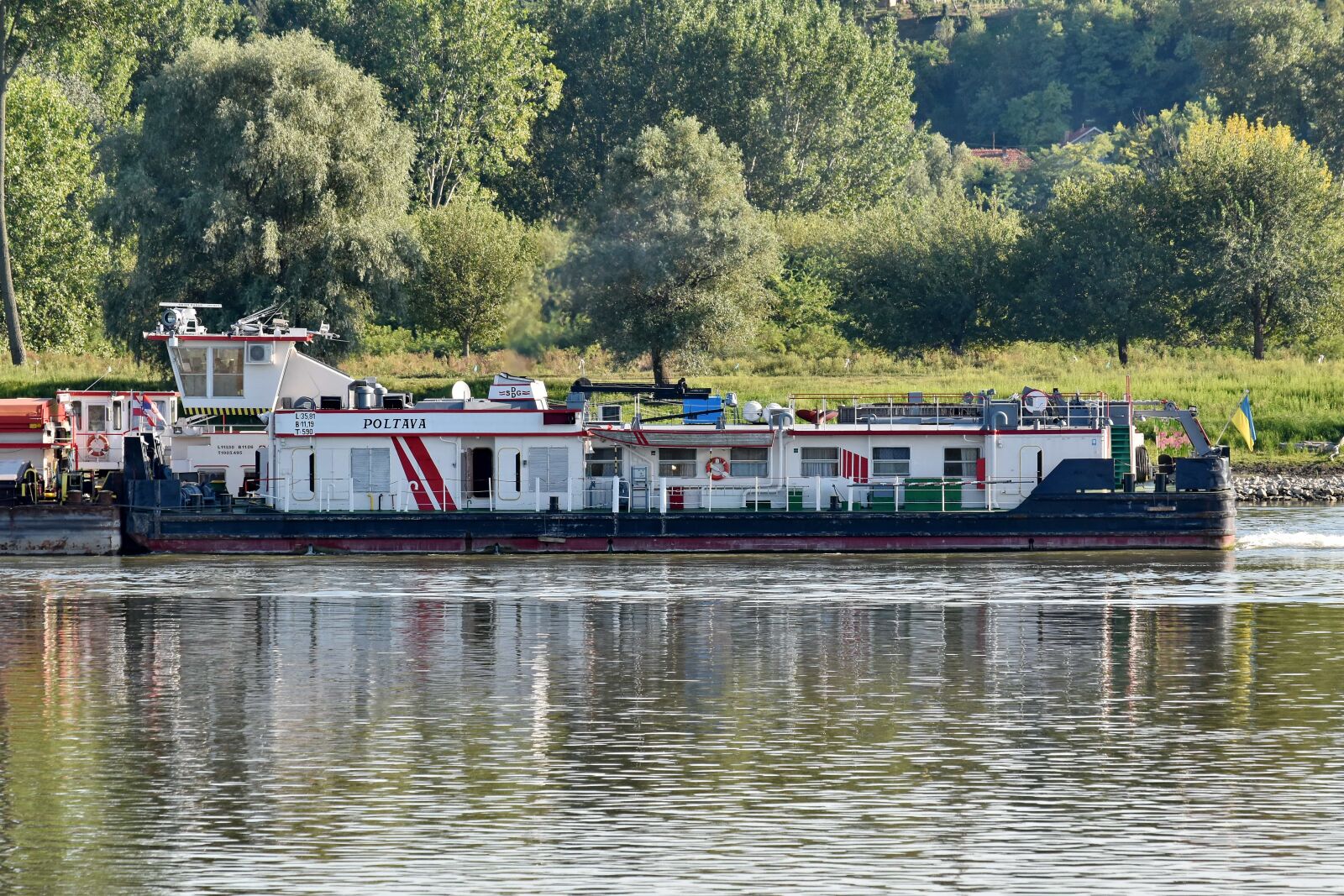 Nikon D5500 sample photo. Barge, cargo, cargo ship photography