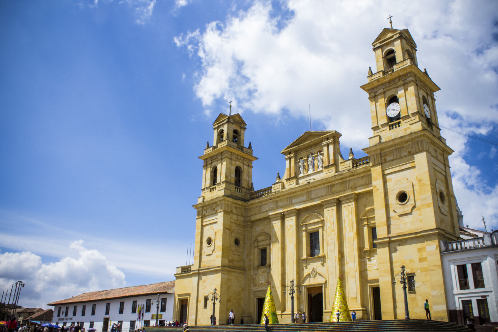 Canon EOS 1200D (EOS Rebel T5 / EOS Kiss X70 / EOS Hi) sample photo. Basilica, boyaca, chiquinquira, church photography