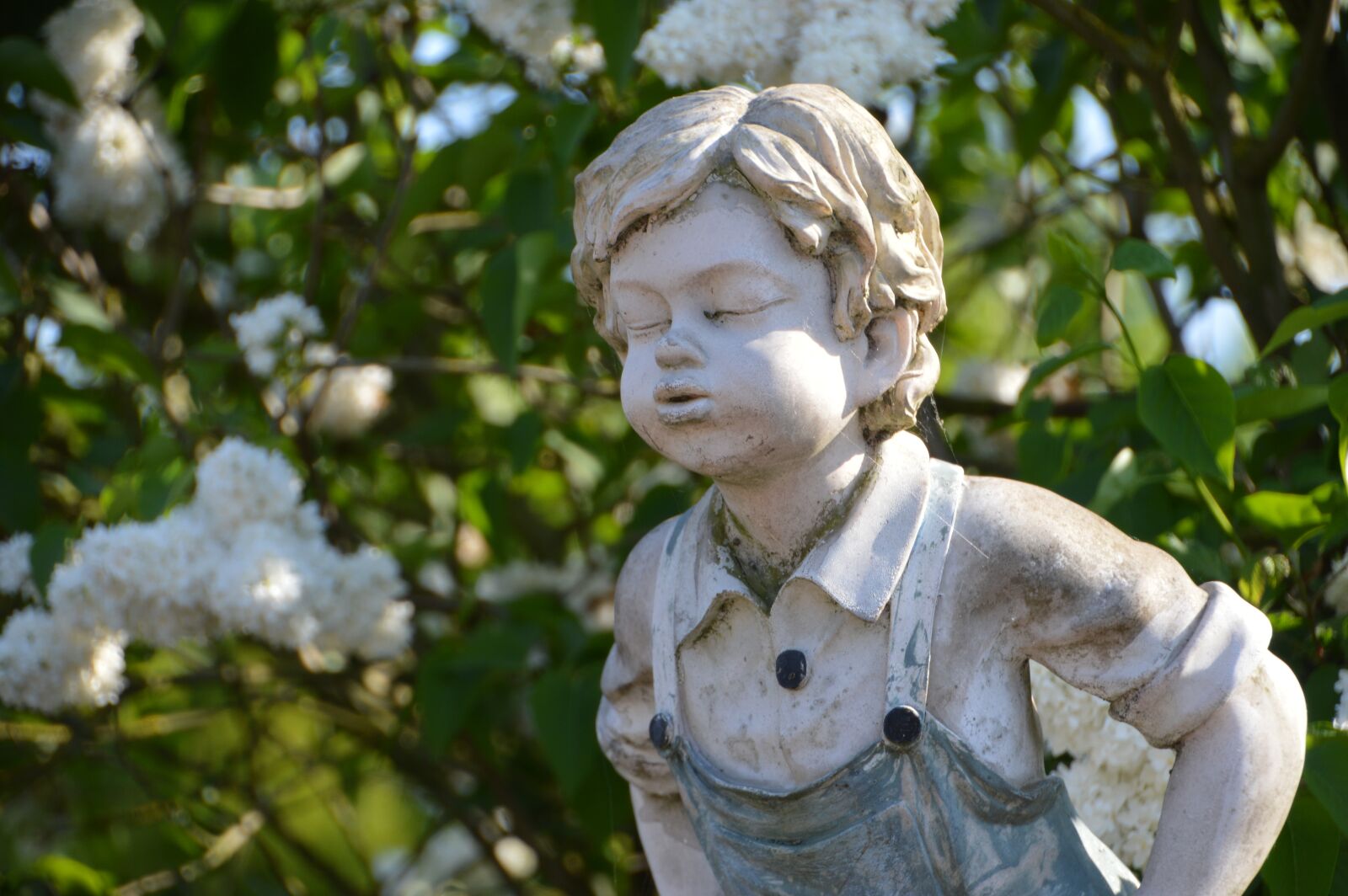 Nikon D3200 sample photo. Statue, boy, boy in photography