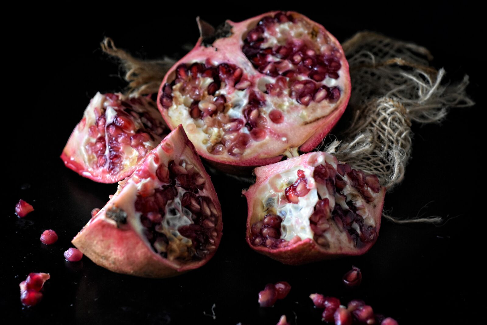 Nikon D7200 sample photo. Pomegranate, cores, fruit photography