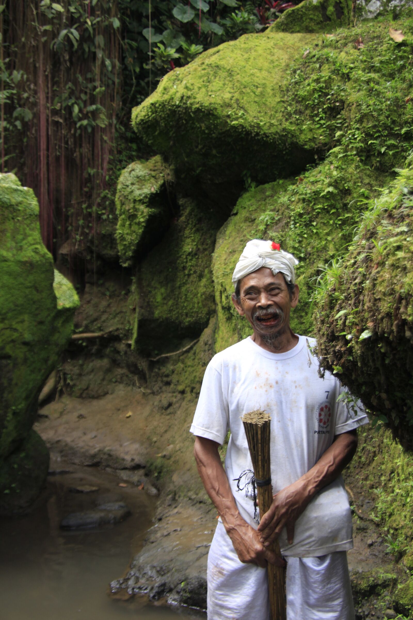 Canon EOS 500D (EOS Rebel T1i / EOS Kiss X3) sample photo. Old man, father, bali photography