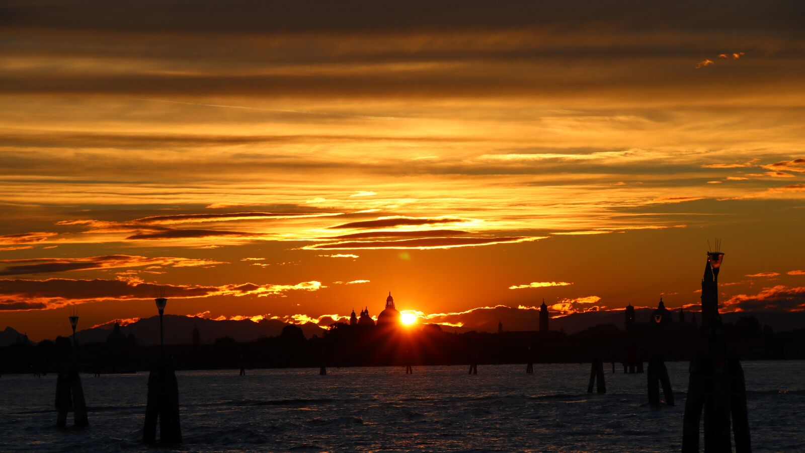 Canon EOS 80D sample photo. Lido, venice, clouds photography