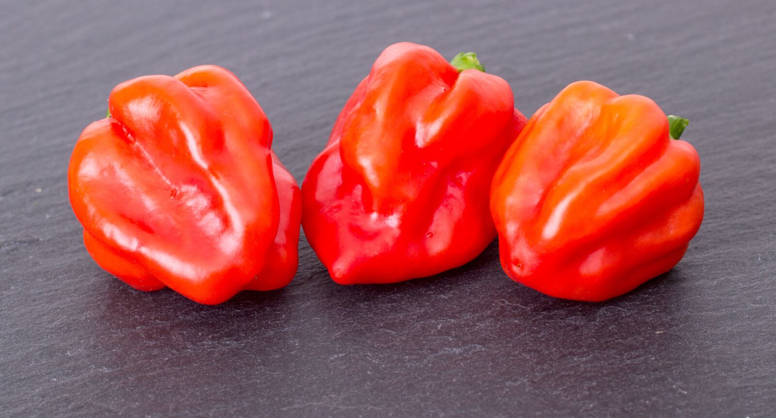 Canon EOS 600D (Rebel EOS T3i / EOS Kiss X5) + Canon EF 50mm F1.8 II sample photo. Paprika, fruit, chili photography