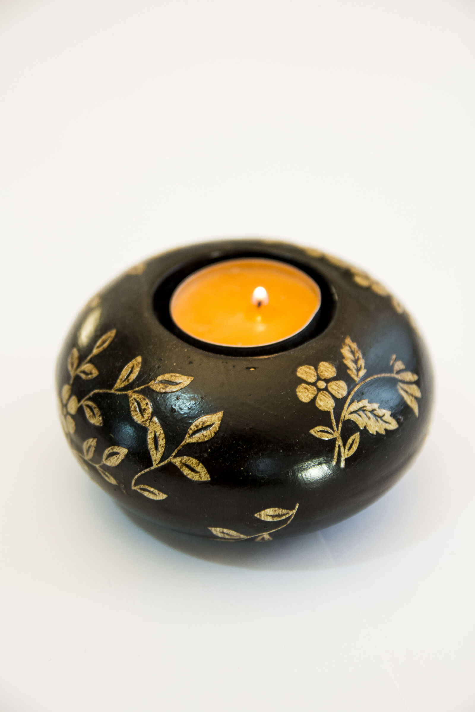 Canon EF-S 17-55mm F2.8 IS USM sample photo. Candle, clay, decoration, round photography