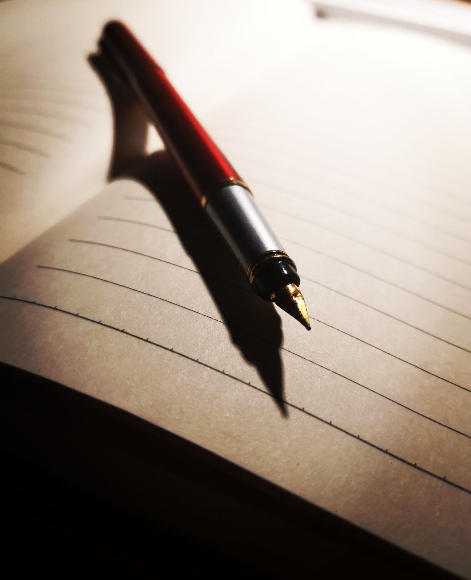 HUAWEI P20 sample photo. Pen, notebook, pen and photography