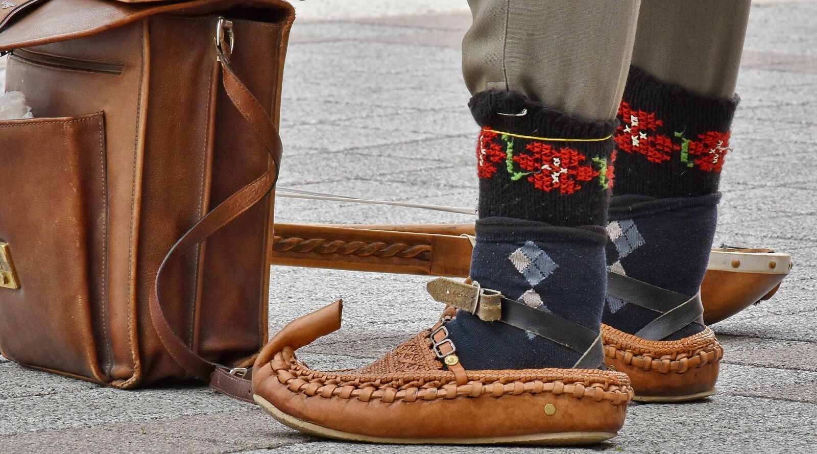 Nikon D5500 sample photo. Antiquity, foot, shoe, shoes photography