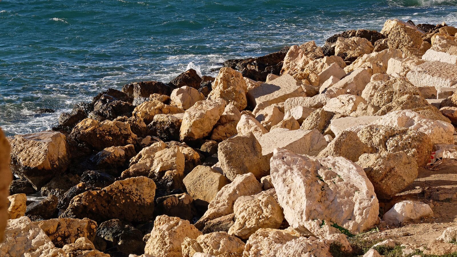 Fujifilm X30 sample photo. Seawall, breakwater, jetty photography