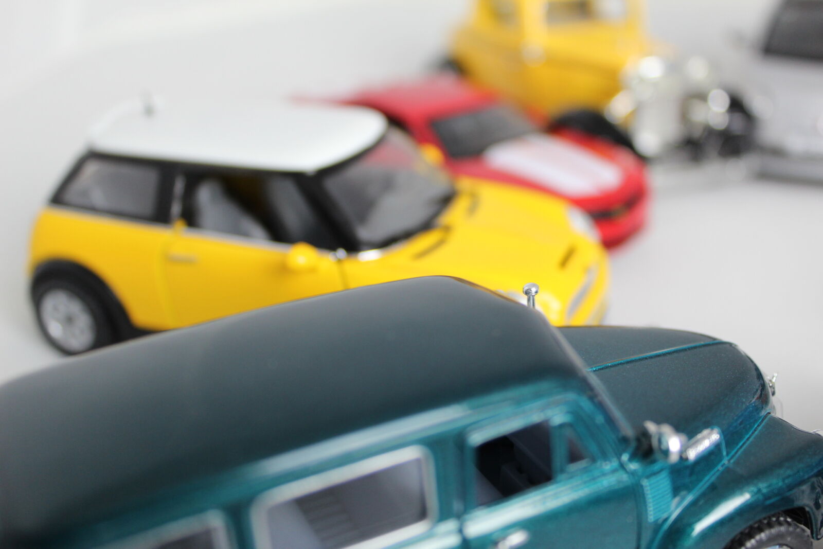 Canon EOS 600D (Rebel EOS T3i / EOS Kiss X5) sample photo. Lots, of, mini, cars photography