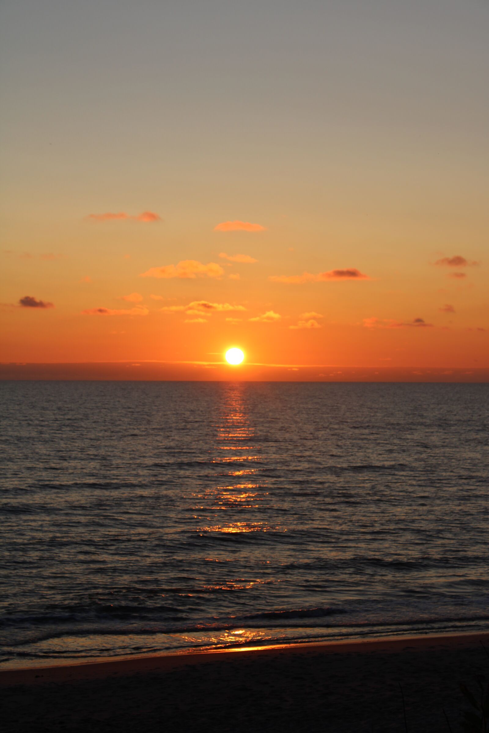 Canon EOS 2000D (EOS Rebel T7 / EOS Kiss X90 / EOS 1500D) sample photo. Sunset, sea, sky photography