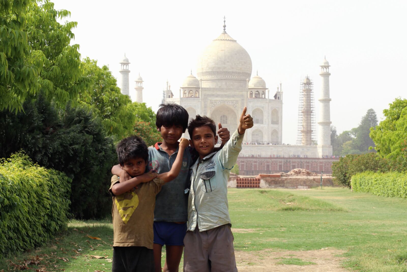 Canon EF 85mm F1.8 USM sample photo. Children, lawn, plants, mosque photography