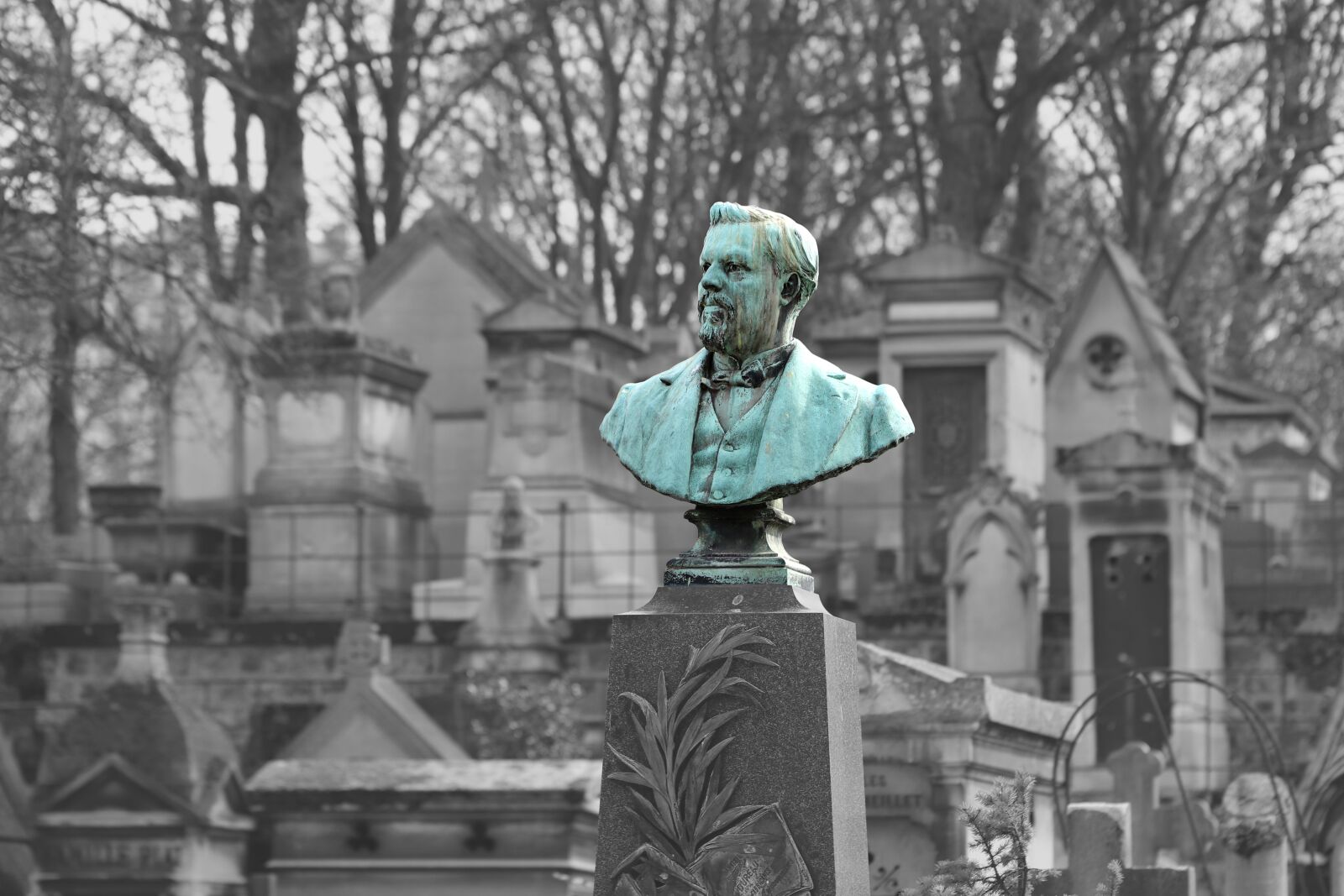 Canon EOS 800D (EOS Rebel T7i / EOS Kiss X9i) sample photo. Sculpture, torso, bronze photography