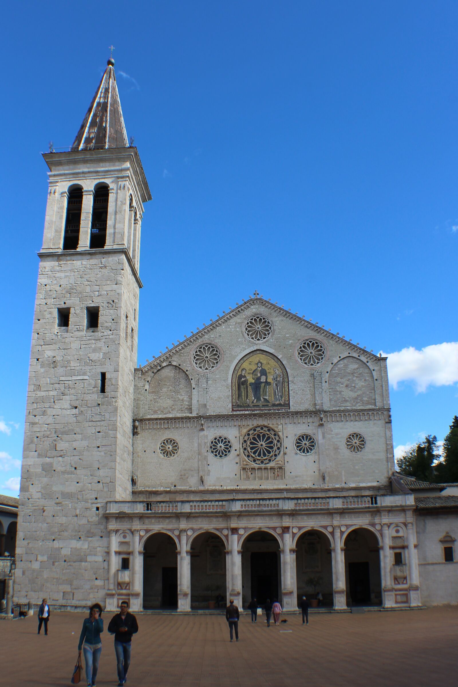 Canon EOS 1200D (EOS Rebel T5 / EOS Kiss X70 / EOS Hi) sample photo. Umbria, spoleto, duomo photography