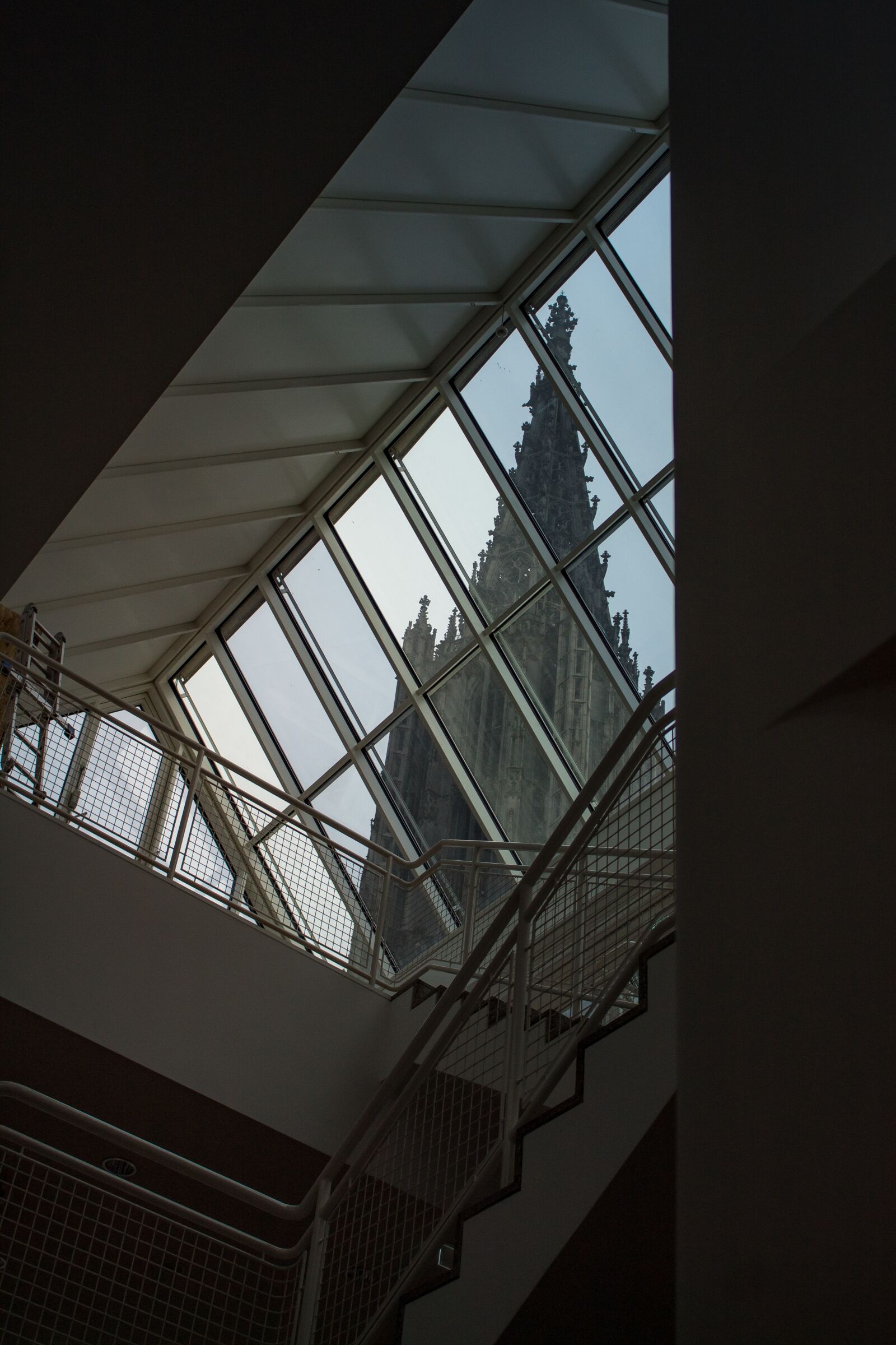 Canon EOS 1300D (EOS Rebel T6 / EOS Kiss X80) sample photo. Ulm, meier building, star photography