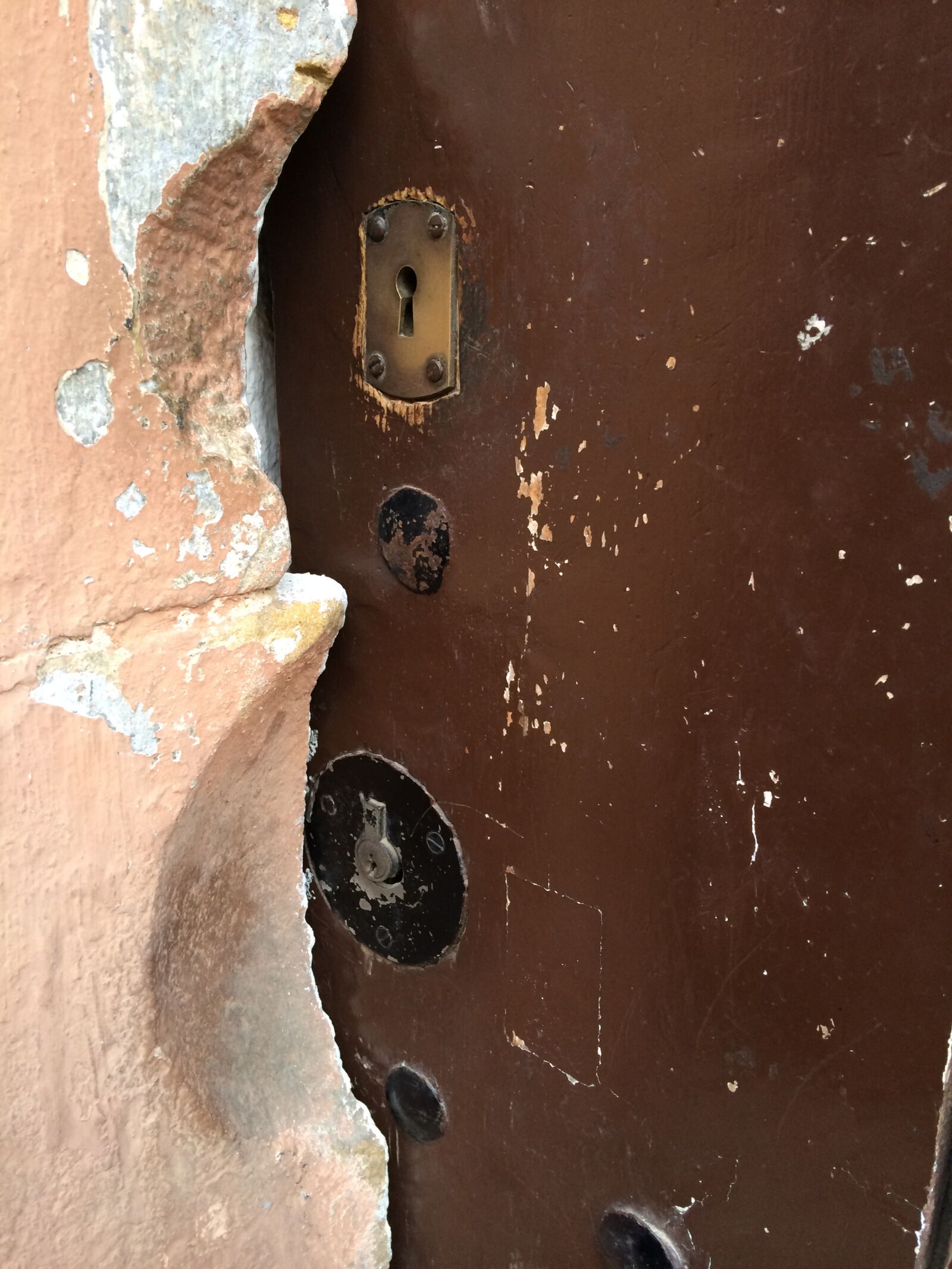 iPhone 5s back camera 4.12mm f/2.2 sample photo. Old door, wooden door photography