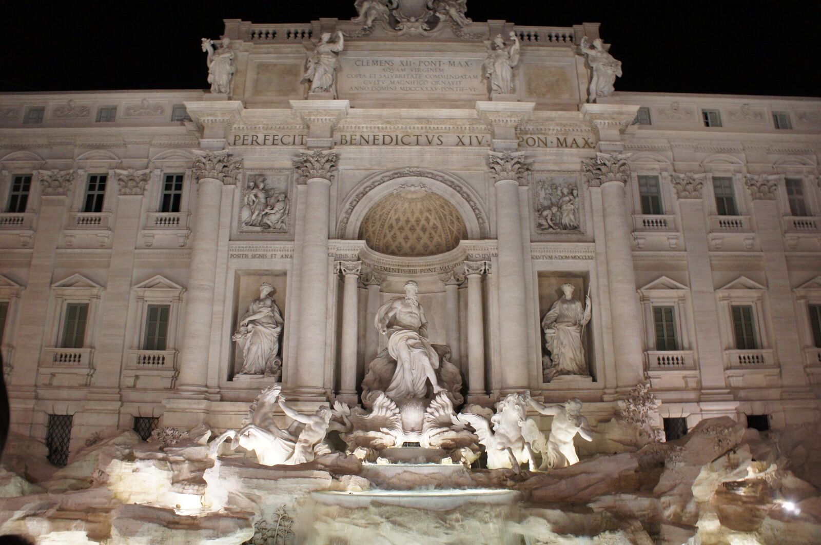Sony Alpha NEX-3 + Sony E 18-55mm F3.5-5.6 OSS sample photo. Italy, source, night photography
