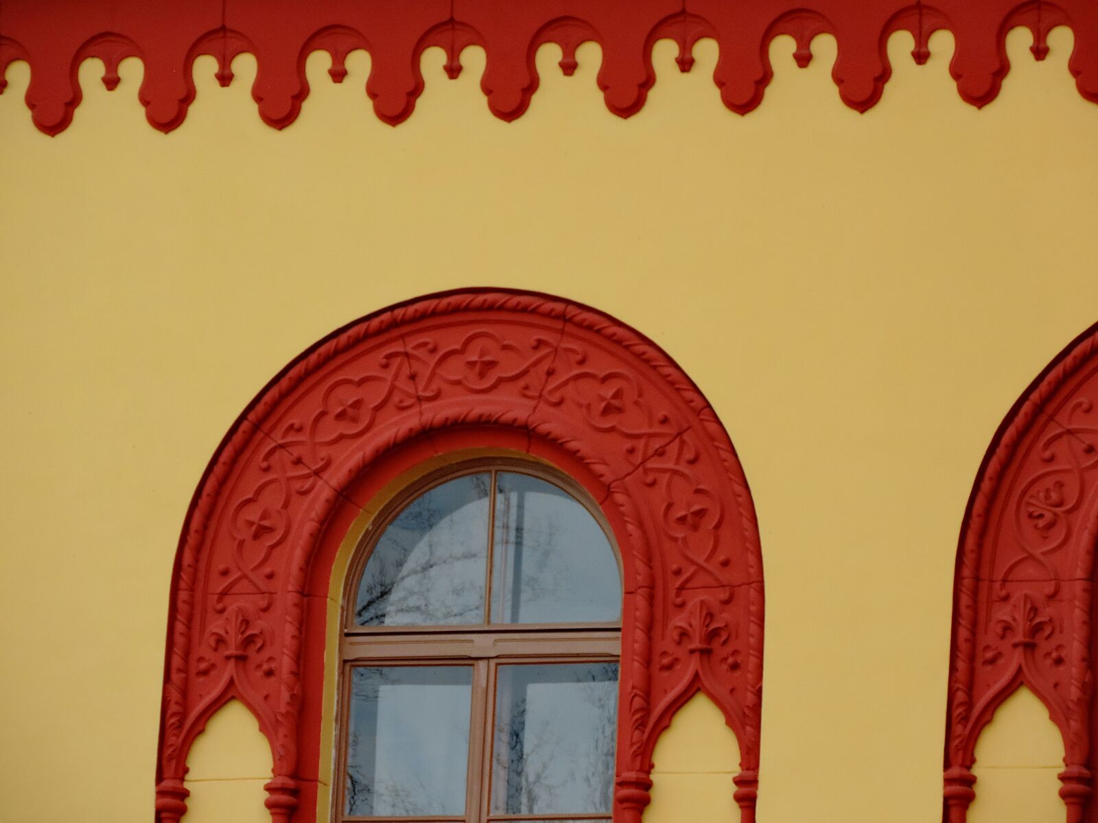Nikon Coolpix P520 sample photo. Baroque, decoration, facade, red photography