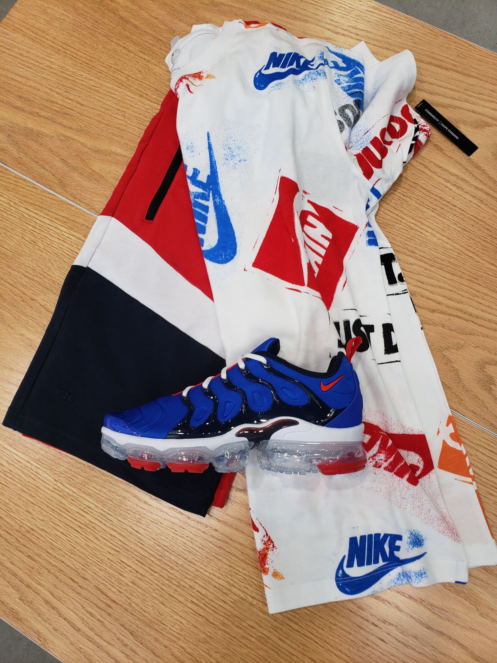 Samsung Galaxy Note9 sample photo. Outfit, drip, nike photography
