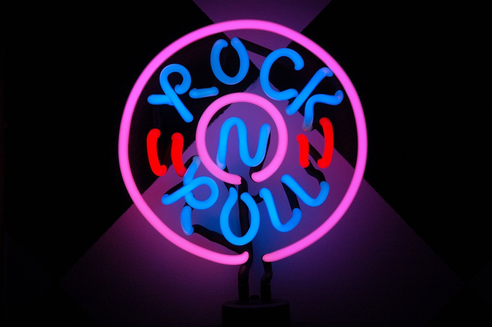 Nikon D40 sample photo. Rock and roll, lamp photography