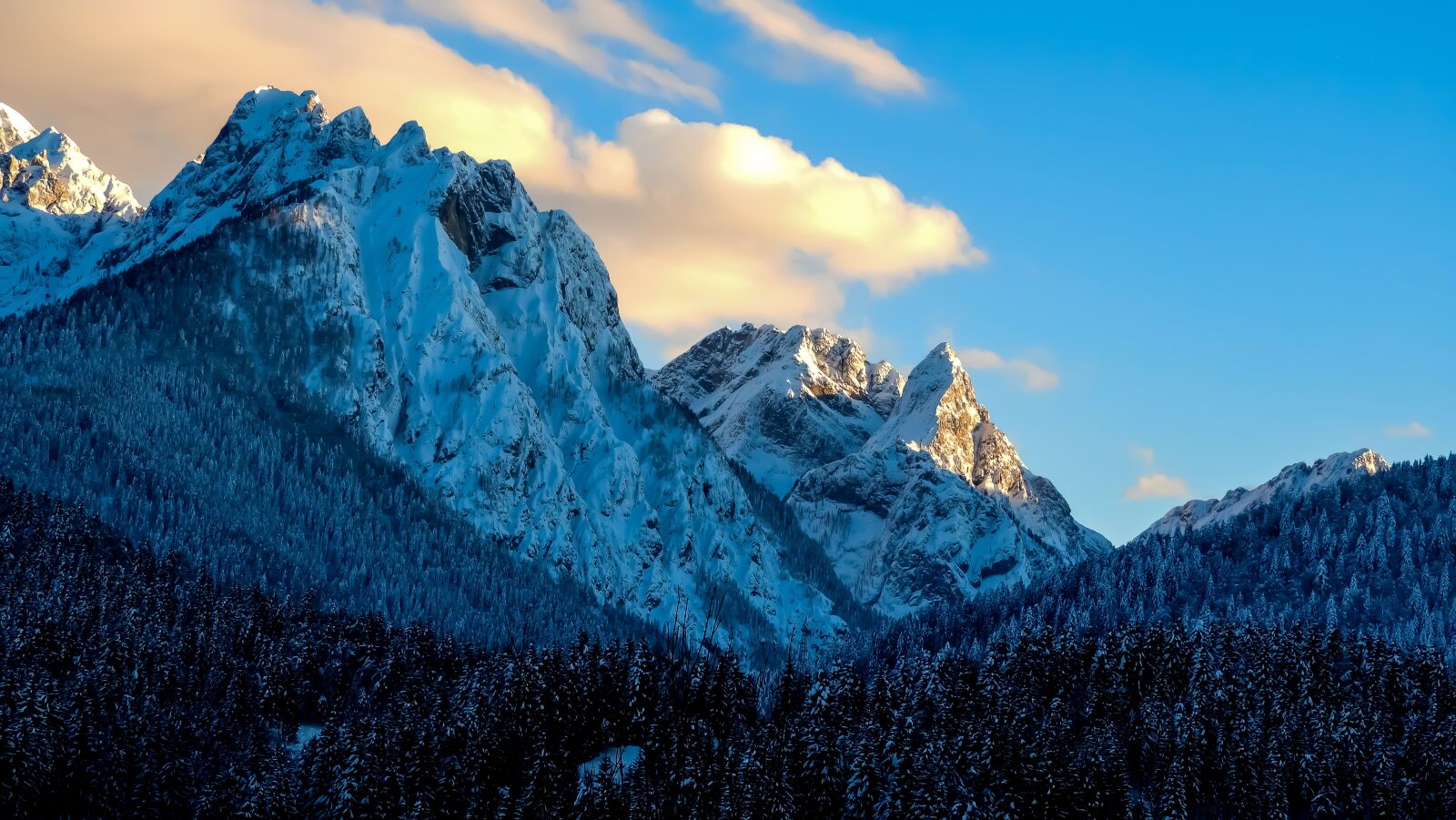 Nikon Coolpix B700 sample photo. Italy, mountain, blue photography