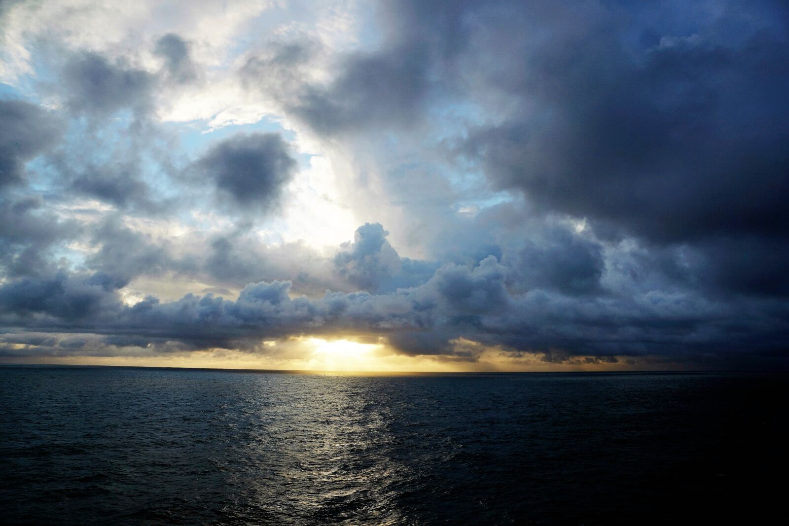 Sony ILCA-77M2 + Sony DT 16-50mm F2.8 SSM sample photo. Atlantic, ocean, water photography