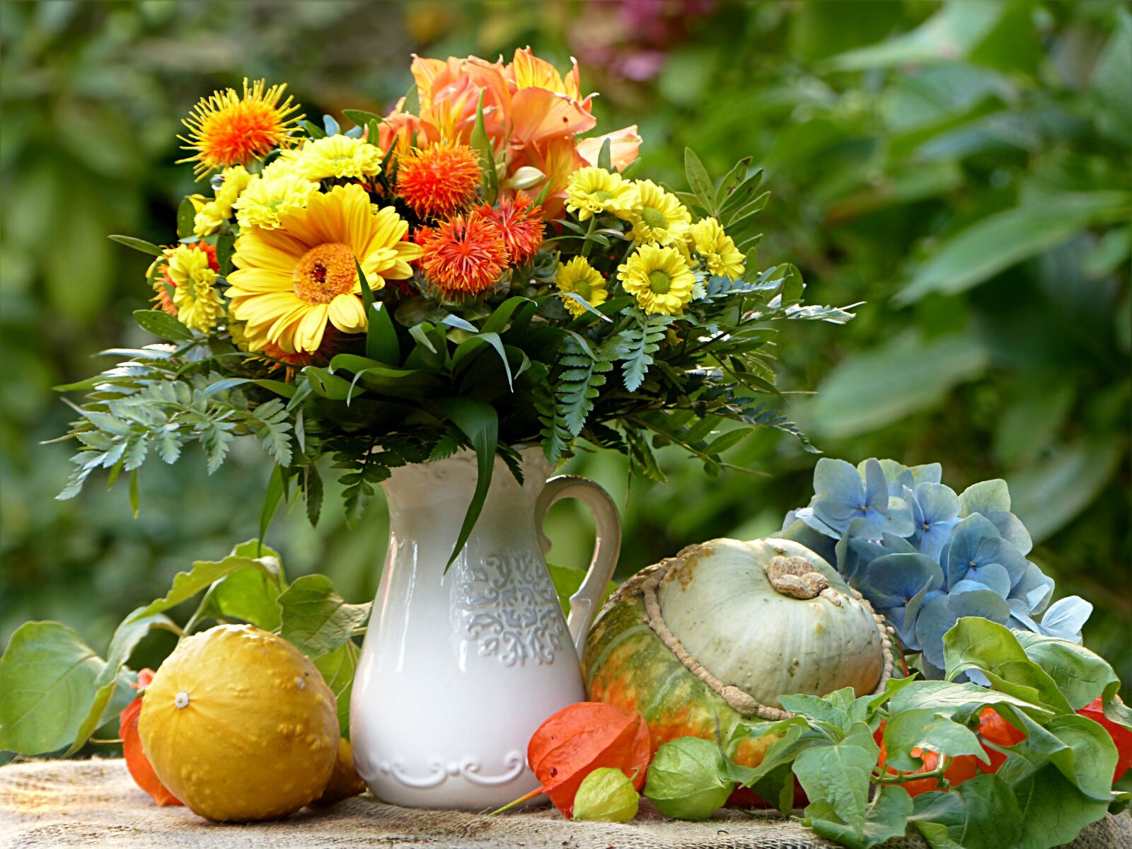 Panasonic Lumix DMC-FZ200 sample photo. Still life, bouquet, colorful photography