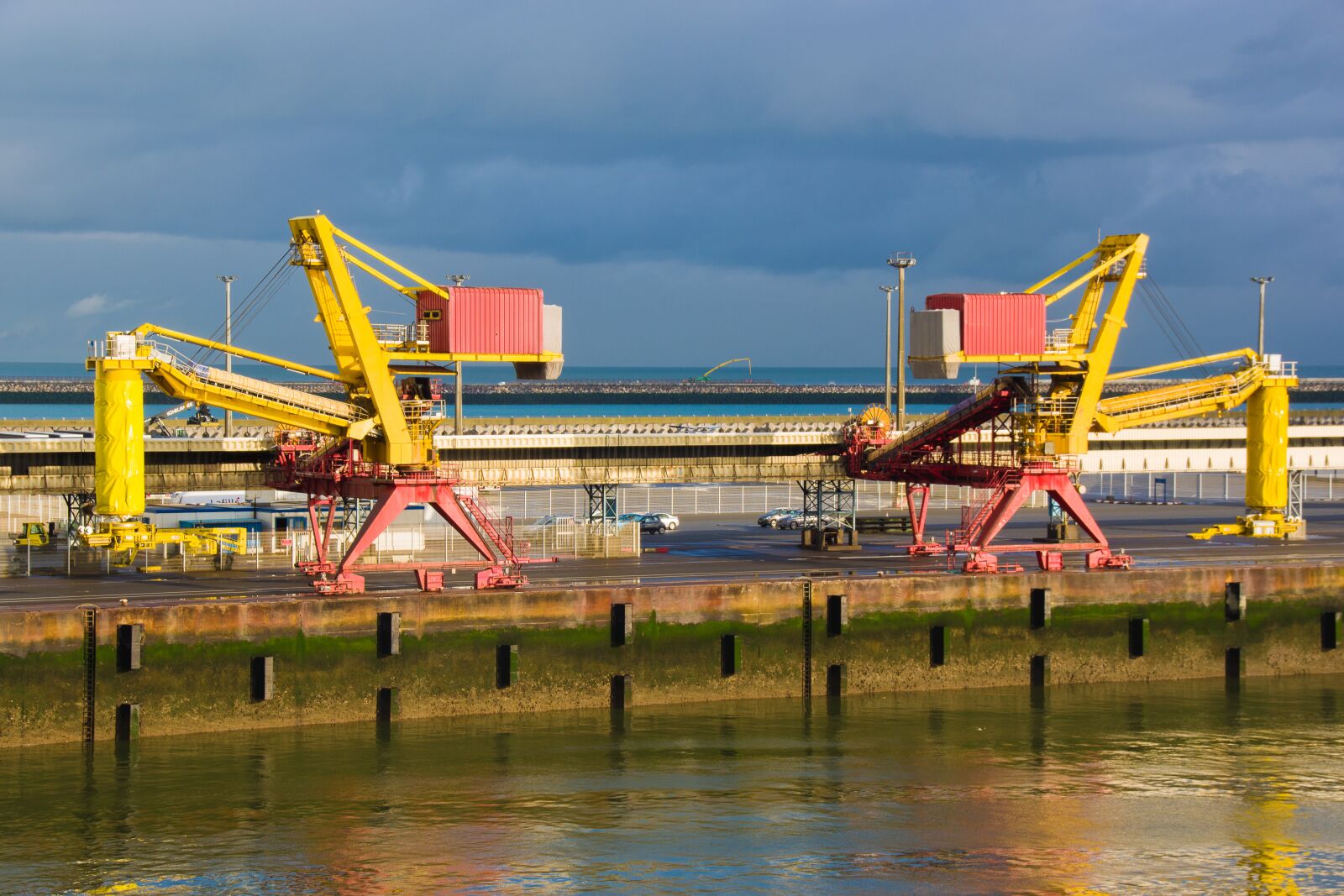 Pentax K-70 sample photo. Port, crane, logistics photography