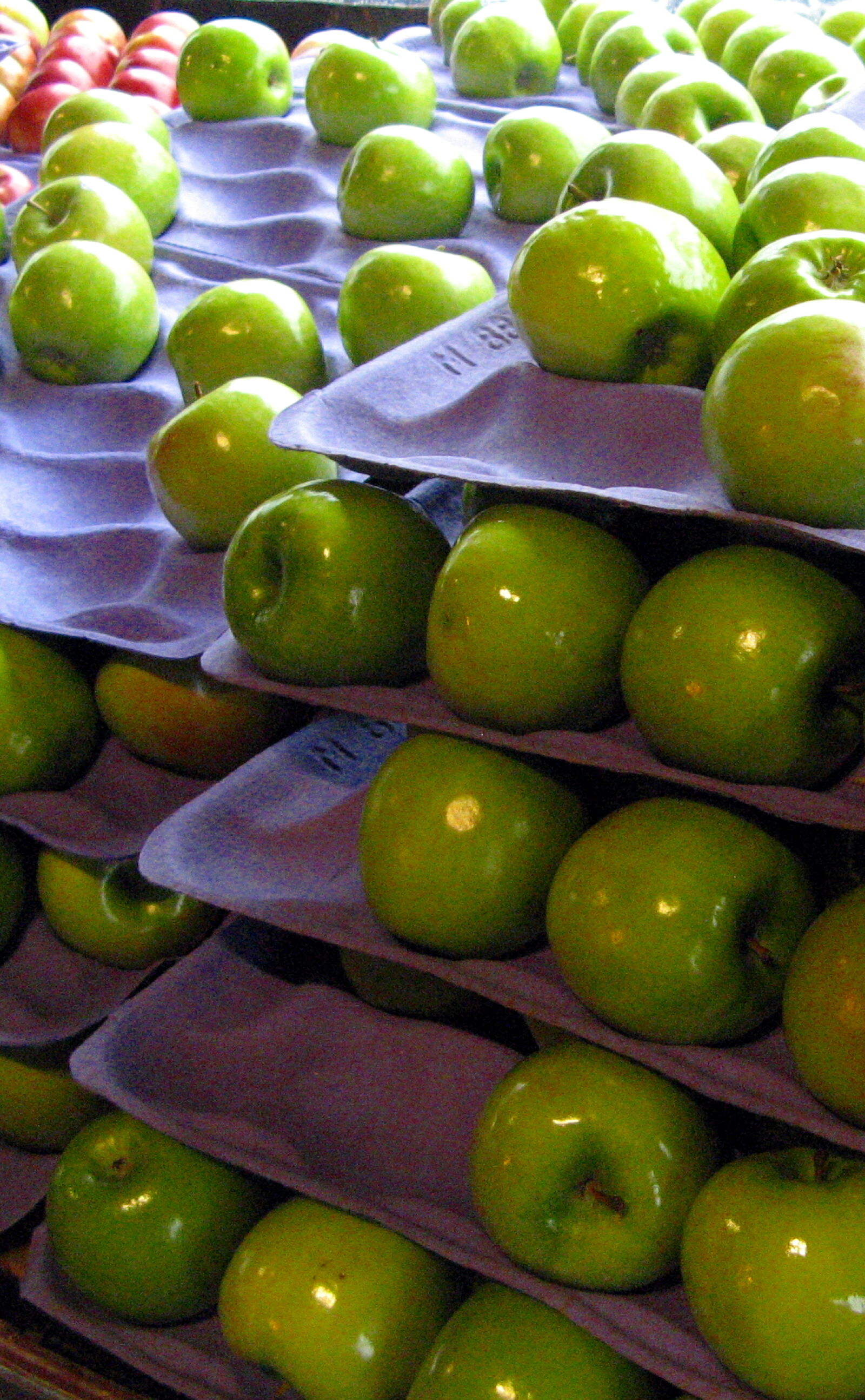 Canon POWERSHOT A700 sample photo. Green apples, grocery, store photography